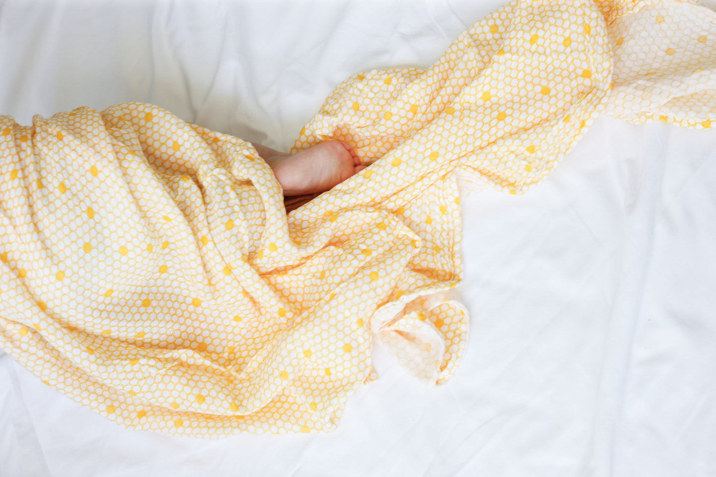 ORGANIC SWADDLE - HIVE